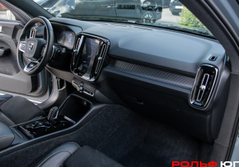 Подержанный автомобиль Volvo XC40 2019 года (7 фото)