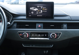Подержанный автомобиль Audi A4 Sedan 2019 года (15 фото)