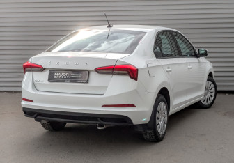 Подержанный автомобиль Skoda Rapid Liftback 2021 года (5 фото)