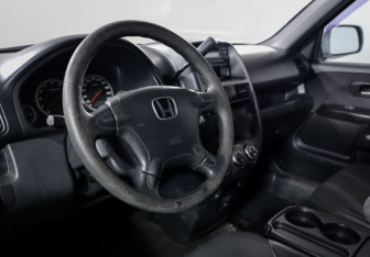 Подержанный автомобиль Honda CR-V 2004 года (14 фото)