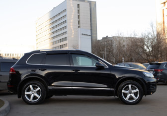 Подержанный автомобиль Volkswagen Touareg 2013 года (3 фото)