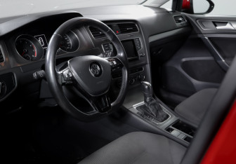 Подержанный автомобиль Volkswagen Golf Hatchback 2013 года (14 фото)