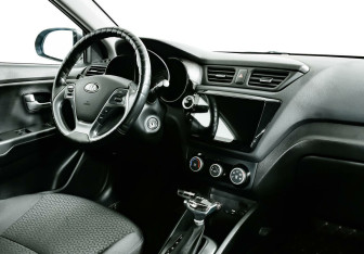 Подержанный автомобиль Kia Rio Hatchback 2017 года (9 фото)