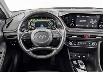 Подержанный автомобиль Hyundai Sonata 2023 года (22 фото)