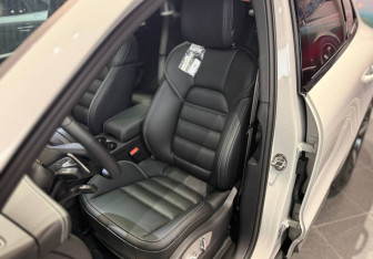 Новый Porsche Macan 2025 (9 фото)