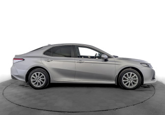 Подержанный автомобиль Toyota Camry Sedan 2022 года (4 фото)