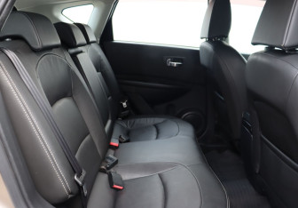 Подержанный автомобиль Nissan Qashqai 2008 года (21 фото)