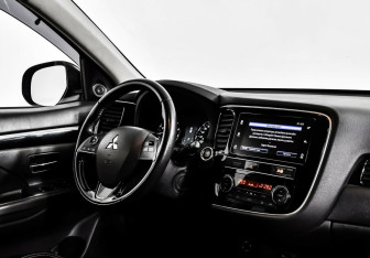 Подержанный автомобиль Mitsubishi Outlander 2020 года (5 фото)