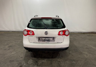 Подержанный автомобиль Volkswagen Passat Wagon 2010 года (5 фото)
