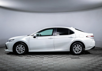 Подержанный автомобиль Toyota Camry Sedan 2020 года (8 фото)