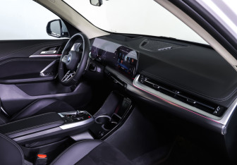 Подержанный автомобиль BMW X1 2025 года (11 фото)