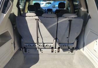 Подержанный автомобиль Chrysler Town & Country 2010 года (12 фото)