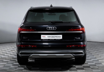 Подержанный автомобиль Audi Q7 2020 года (6 фото)