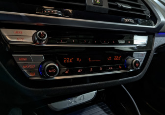 Подержанный автомобиль BMW X4 2020 года (21 фото)