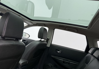 Подержанный автомобиль Nissan Qashqai+2 2011 года (12 фото)
