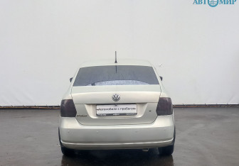 Подержанный автомобиль Volkswagen Polo Sedan 2013 года (6 фото)