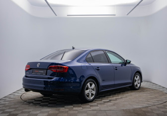 Подержанный автомобиль Volkswagen Jetta Sedan 2015 года (5 фото)