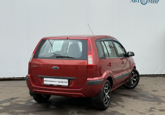 Подержанный автомобиль Ford Fusion 2007 года (5 фото)