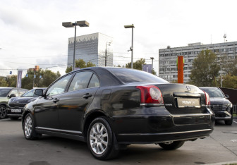 Подержанный автомобиль Toyota Avensis Sedan 2007 года (8 фото)