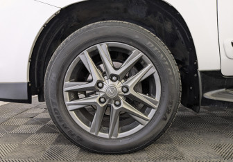 Подержанный автомобиль Lexus LX 2014 года (12 фото)
