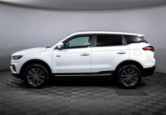 Подержанный автомобиль Geely Atlas Pro 2022 года (8 фото)