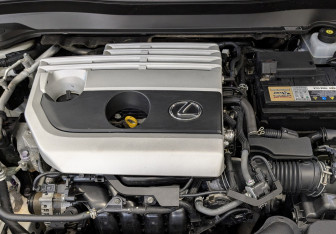 Подержанный автомобиль Lexus UX 2018 года (9 фото)