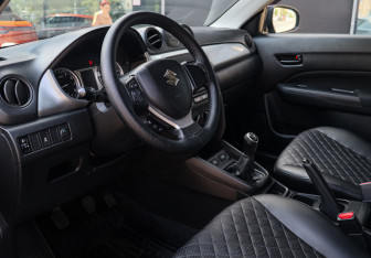 Подержанный автомобиль Suzuki Vitara 2015 года (12 фото)
