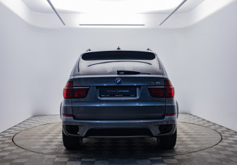 Подержанный автомобиль BMW X5 2011 года (4 фото)