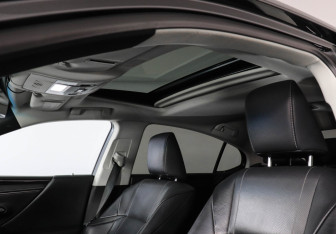 Подержанный автомобиль Lexus ES 2019 года (18 фото)