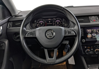 Подержанный автомобиль Skoda Octavia Liftback 2020 года (21 фото)