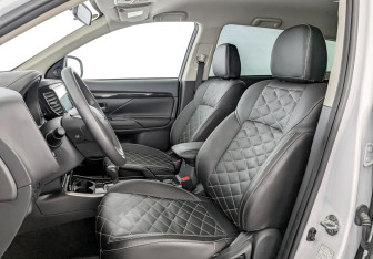 Подержанный автомобиль Mitsubishi Outlander 2022 года (20 фото)