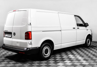 Подержанный автомобиль Volkswagen Transporter Van 2018 года (5 фото)