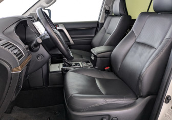 Подержанный автомобиль Toyota Land Cruiser Prado 2021 года (21 фото)
