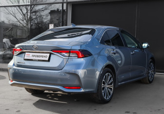 Подержанный автомобиль Toyota Corolla Sedan 2019 года (4 фото)