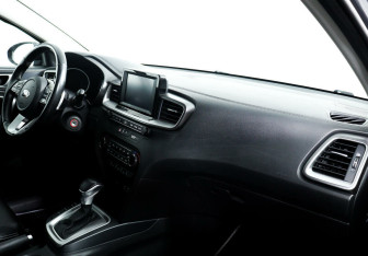 Подержанный автомобиль Kia Ceed Hatchback 2018 года (8 фото)