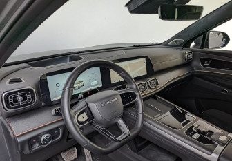 Подержанный автомобиль Jaecoo J8 2024 года (13 фото)