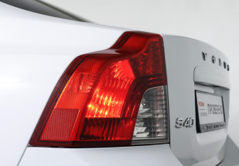 Подержанный автомобиль Volvo S40 2010 года (22 фото)