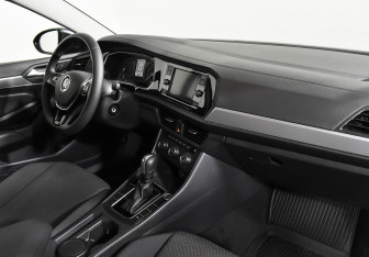 Подержанный автомобиль Volkswagen Jetta Sedan 2020 года (10 фото)
