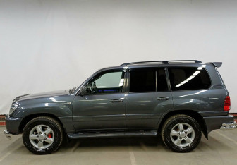 Подержанный автомобиль Toyota Land Cruiser Suv 2002 года (8 фото)