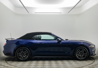 Подержанный автомобиль Ford Mustang Convertible 2020 года (6 фото)