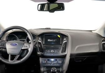 Подержанный автомобиль Ford Focus Hatchback 2018 года (9 фото)