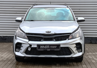 Подержанный автомобиль Kia Rio Hatchback 2021 года (2 фото)