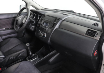 Подержанный автомобиль Nissan Tiida Sedan 2013 года (10 фото)