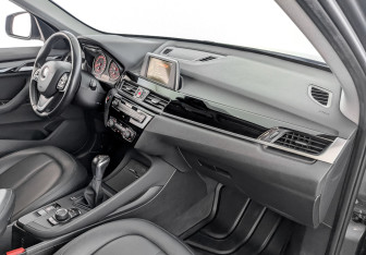 Подержанный автомобиль BMW X1 2016 года (11 фото)