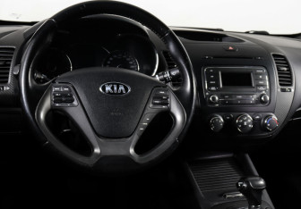 Подержанный автомобиль Kia Cerato Sedan 2013 года (11 фото)