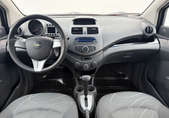 Подержанный автомобиль Chevrolet Spark 2011 года (12 фото)