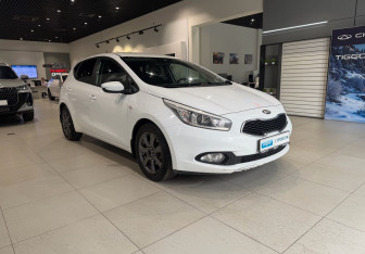 Подержанный автомобиль Kia Ceed Hatchback 2013 года (3 фото)