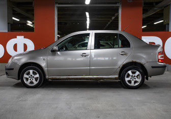 Подержанный автомобиль Skoda Fabia Sedan 2007 года (8 фото)