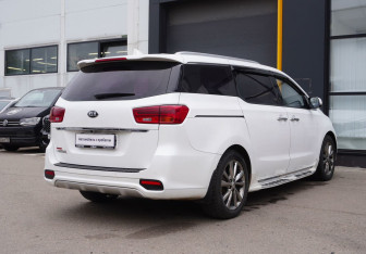 Подержанный автомобиль Kia Carnival 2018 года (8 фото)