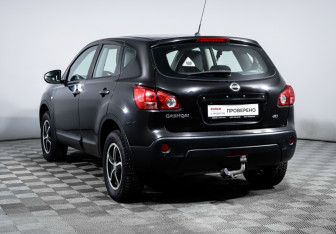 Подержанный автомобиль Nissan Qashqai 2008 года (7 фото)